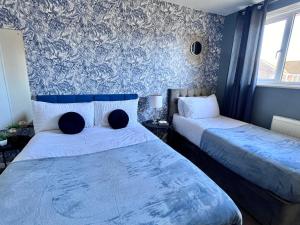 Canterbury 3BR close to shops with Free Parking