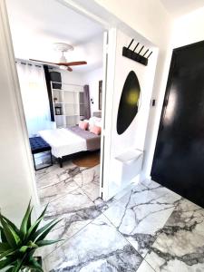 T2 neuf centre ville Saint Raphaël avec terrasse et parking gratuit, prés de la plage et commerces!