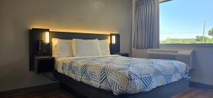 Queen Room - Smoking room in Motel 6-Slidell LA - New Orleans