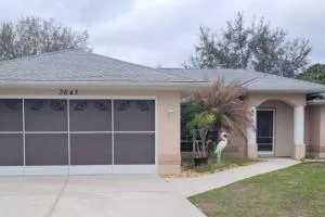 Saltwater Heated POOL Home Near Several Beaches - Murdock