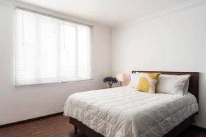 Condesa Residence Campeche 4 2B, 1 Bath Retreat Featuring Generous Spaces