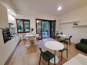 IL BALCONE NEL PARCO - stanze con bagno privato
