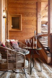 Chalets Luxury Megeve Chalet, sleeps 8 with Mountain Views and Jacuzzi : photos des chambres