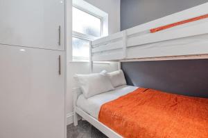 Beautiful 2 Bedroom Flat Next to Brighton Beach and Shopping Centre