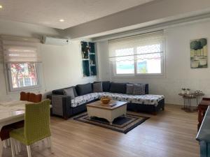 Deniz manzaralı full eşyalı daire