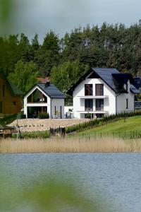 APARTAMENT JANETTA nad jeziorem