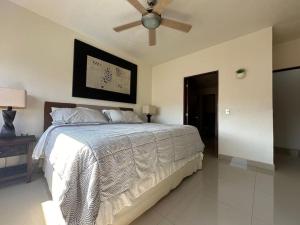 2BR condo in excellent location next to the beach