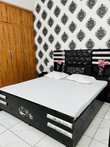 Shekhawati Sutie Near Rangoli Gardens