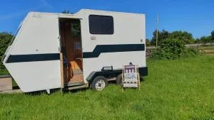 Trailor Escape GLAMPING POD - our converted horse box at Nelson Park Riding Centre - Birchington, Margte, Thanet, Ramsgate, Broadstairs, Sandwich, Herne Bay - Birchington