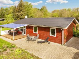 6 person holiday home in Nibe-By Traum