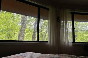 Secluded, Gatlinburg Treehouse!