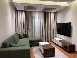 Prime location Apt with garden