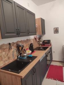 Apartments by the sea Banjol, Rab - 22777