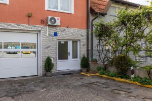 Apartments with parking space Zagreb - 22812