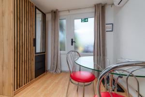 Apartments with parking space Zagreb - 22812