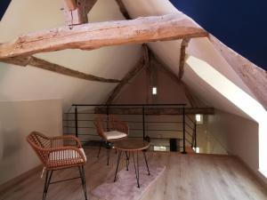 Maisons de vacances Gite de charme avec terrasse, proche circuit 24H et zoo de la Fleche, ideal pour 4 pers. - FR-1-410-438 : photos des chambres