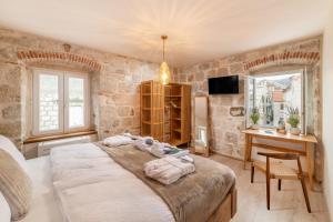 Seaside holiday house Kastel Novi, Kastela - 23126