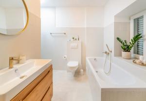 Seaside holiday house Kastel Novi, Kastela - 23126