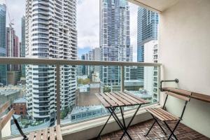 CBD Sydney - KING Suite Sussex St 2 Room 1 Parking