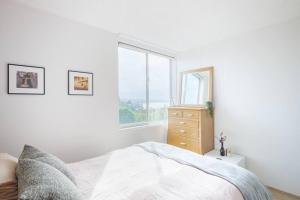 2 Bedroom Water Views Edgecliff Harbour Apartment