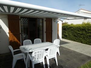 Maisons de vacances Maison de Vacances avec Piscine, Plage a 1 km, Wifi, 5 pers – Notre-Dame-de-Monts - FR-1-540-289 : Maison de Vacances