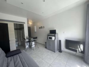 Studio bord de mer La Favière avec parking privatif - FR-1-308-196