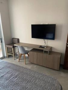 Luxury Condo, 2BR PH, 3BA, Private Rooftop, Sauna