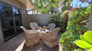 The Good Life - Two Bedroom Garden Apartment - Fishermans Bay