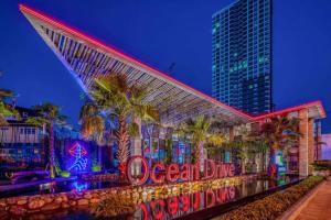 NEW! Riviera Ocean Drive Posh 1-BR KING Oceanview