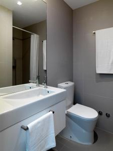 Single Room with Shared Bathroom room in Uporto House