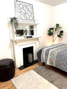 Vintage 2 bed 2 bath suite Distillery District