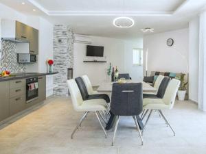 Villa Dina Comfortable holiday residence