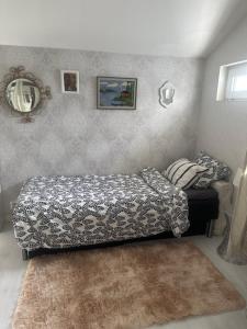 Small guest room