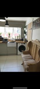 Newly Renovated 5 Star Cosy-Up Romantic Cottage Longleat & Centre Parcs 5 min