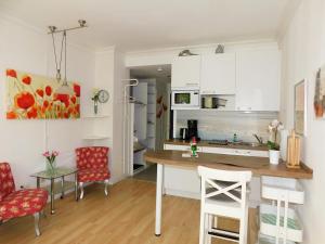 Ostseekoje Timmendorfer Strand , Parkplatz , 100 m zum Strand