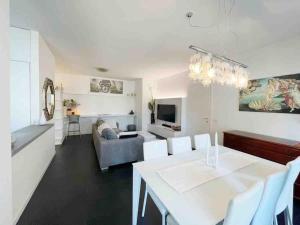 Elegant relax suite near Veron center fair lake Garda