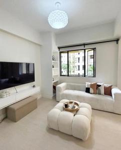 Relax in style: Modern Airbnb and Netflix