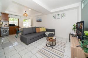 5 mins walk Bangla,beach,3BR