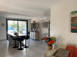 Maisons de vacances Rez de maison neuve Piscine WiFi Poolhouse en Pierre : photos des chambres