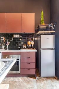 Joburg Designer Apartment with Balcony & City Views - Hallmark House