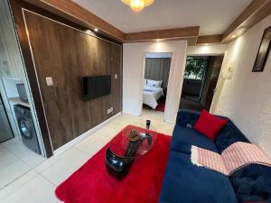 The Sandton view 3 mins drive from Mandela Square & located right in the heart of Sandton City