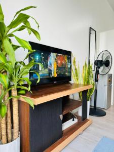 Vinia Infinity Studio 1 Near Malls with WiFi and Netflix