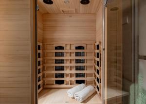Stylish Natural Apartment with SAUNA - Heroes Square