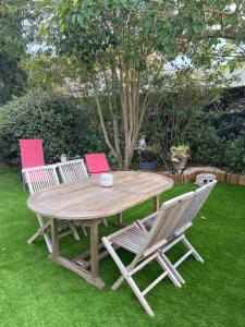 Maisons de vacances Mazet des Orchidees - Gite 4 personnes 50 m2 - Jardin, spa prive - independant - stationnement prive : photos des chambres