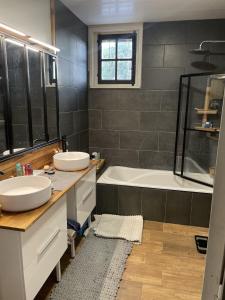 Sejours chez l'habitant Chambre Canal Midi Piscine : photos des chambres