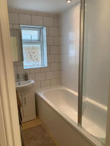 Garden flat-nice natural light