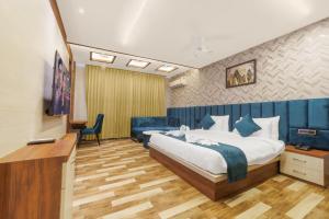 HOTEL GOLDEN PEACOCK