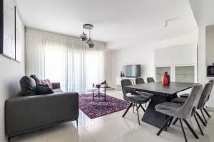 Stylish 1 Bedrooms Parking At City Gate - Bet HaKerem