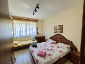 Boras Apartment in Golem Beach