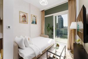 Contemporary Apartment with Burj Khalifa View